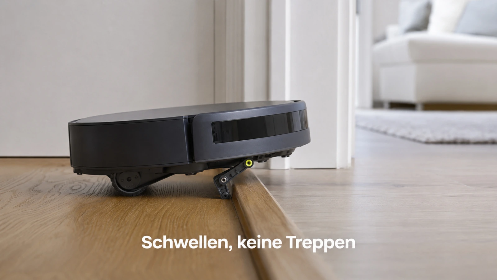 Saugroboter hebt sich per Bein-Mechanik über eine Türschwelle